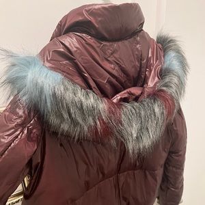 Hooded Puffer Jacket With Blue Colored Faux Fur
